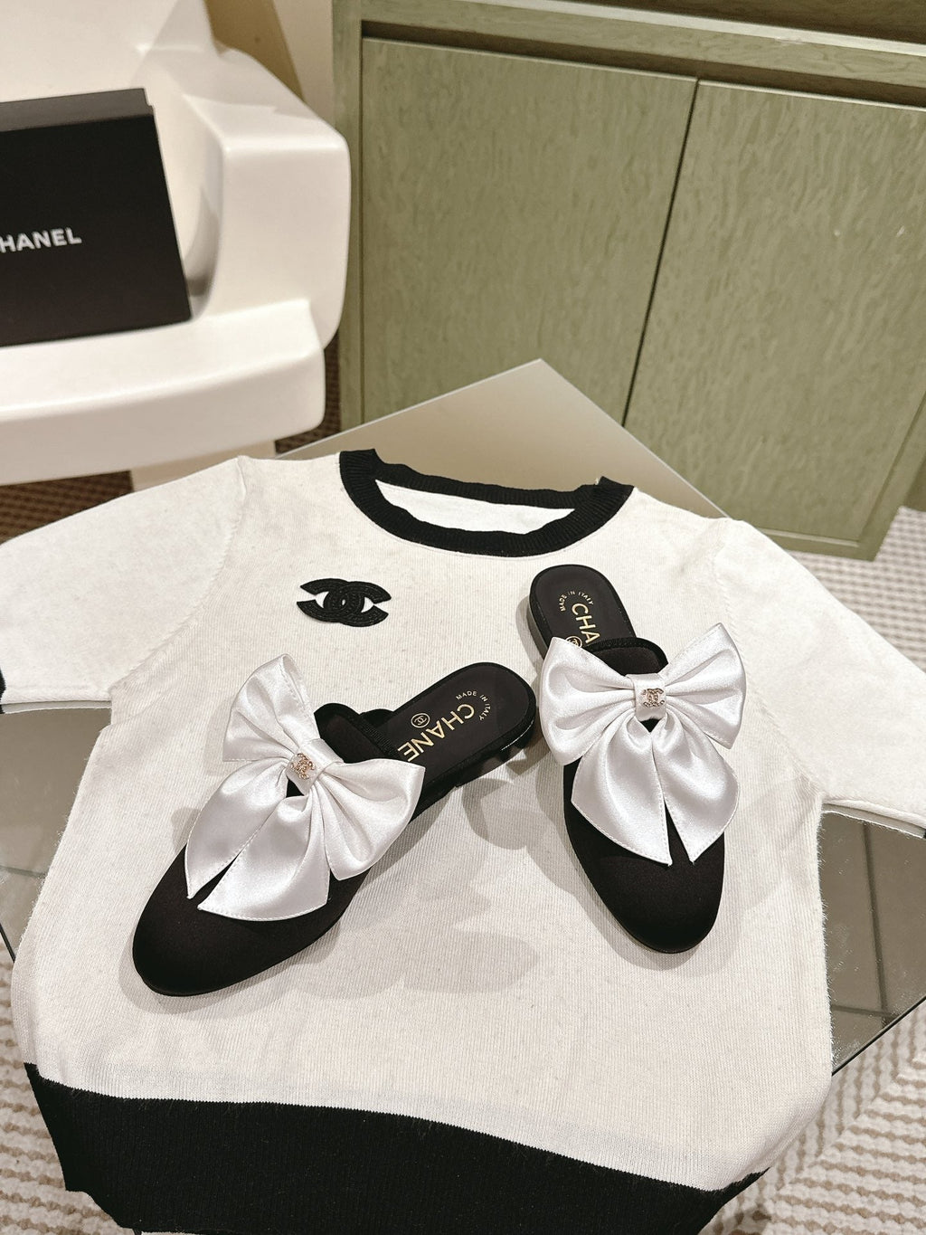 CHANEL MULE WITH SILK WHITE BOW AND BLACK LAMBSKIN